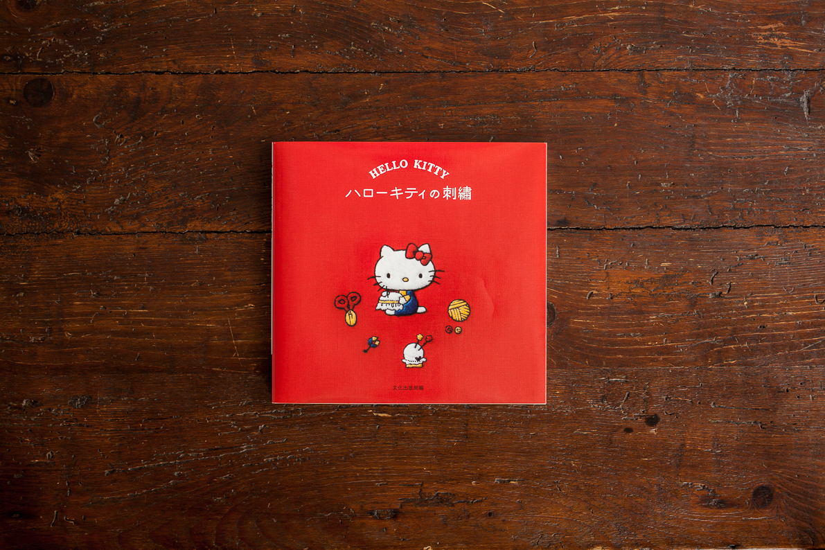 ハローキティの刺繍 - 岡本デザイン室